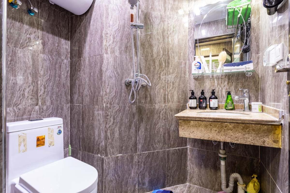 Wuhan Hongshan-Guanggu Square- Locals Apartment 00157650 Esterno foto